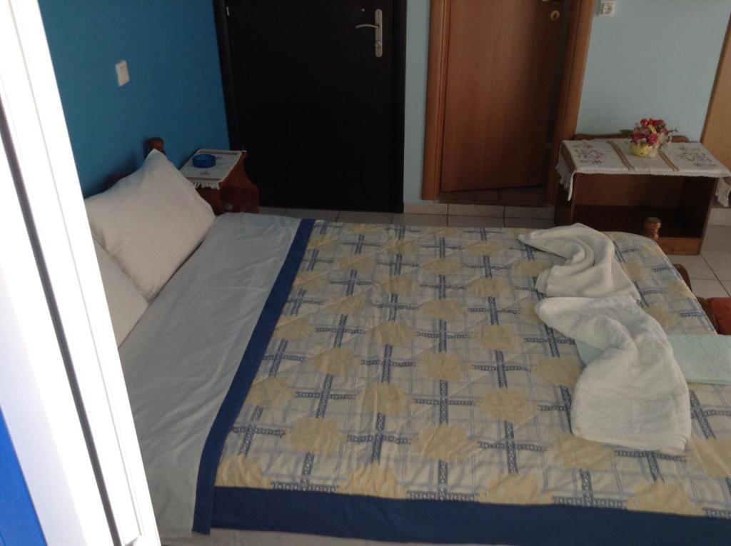 Kostas Rooms Votsi  Ruang foto