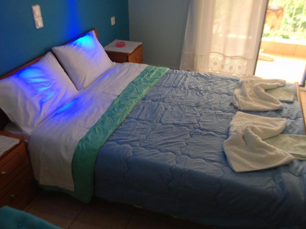 Kostas Rooms Votsi  Ruang foto
