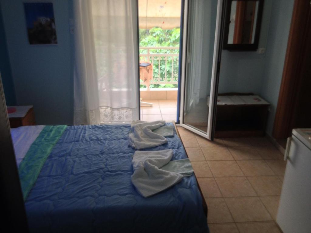 Kostas Rooms Votsi  Ruang foto