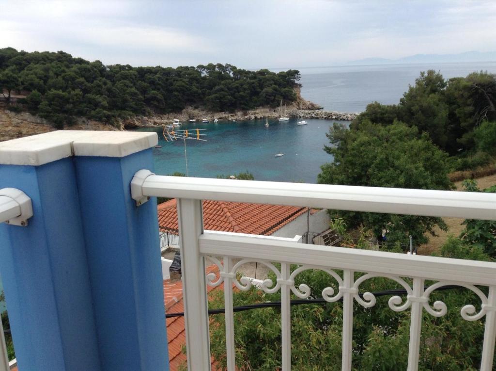 Kostas Rooms Votsi  Ruang foto