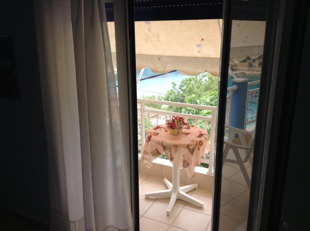Kostas Rooms Votsi  Ruang foto